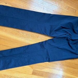 NWOT Tommy Hilfiger chinos pants. Size 34/34.
Worn for 3 hours 1 time.